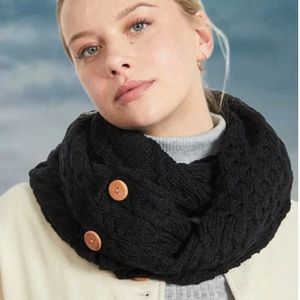 NWT Aran Woolen Mills Button Infinity Scarf / Snood